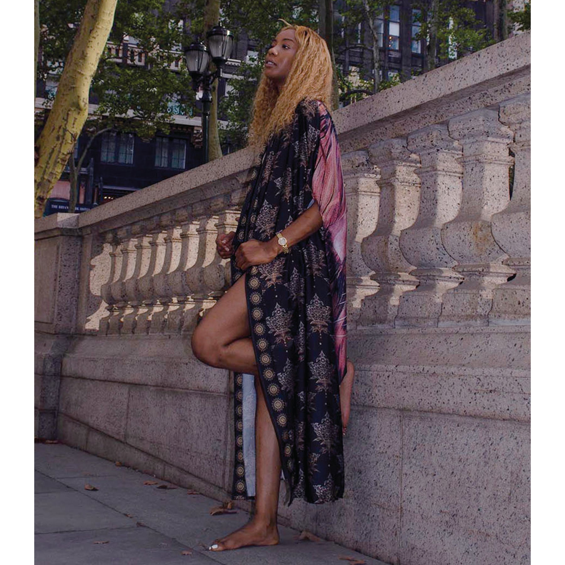 VISIONS ROBE