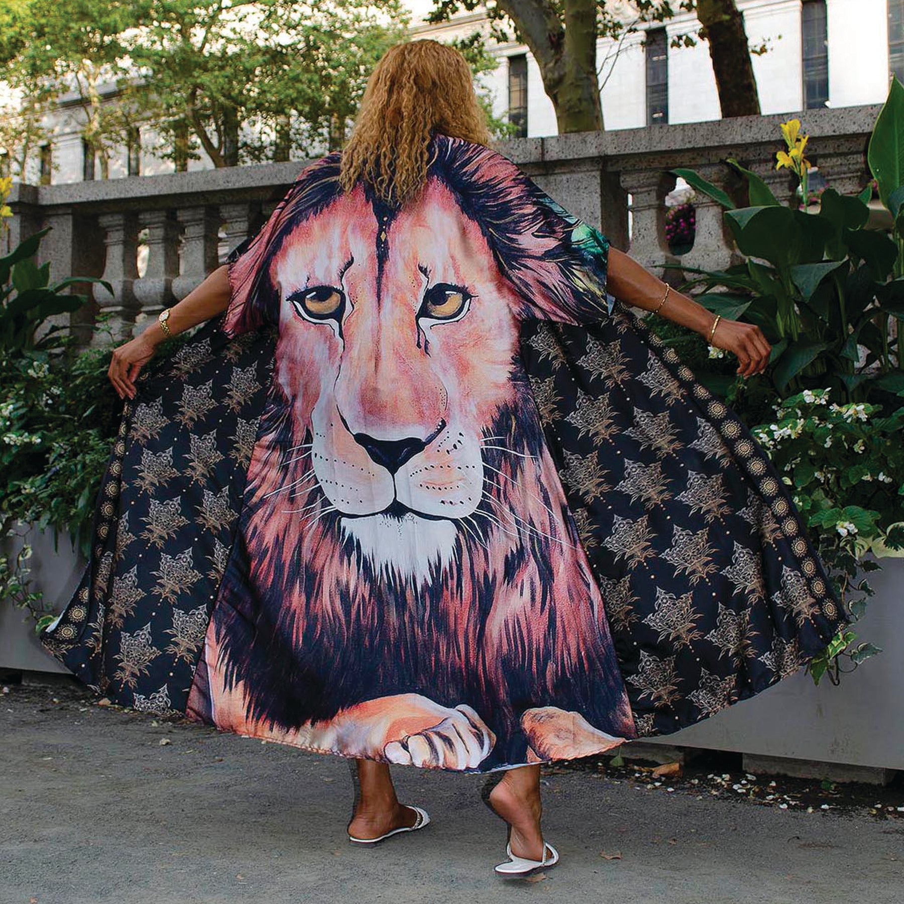 VISIONS ROBE