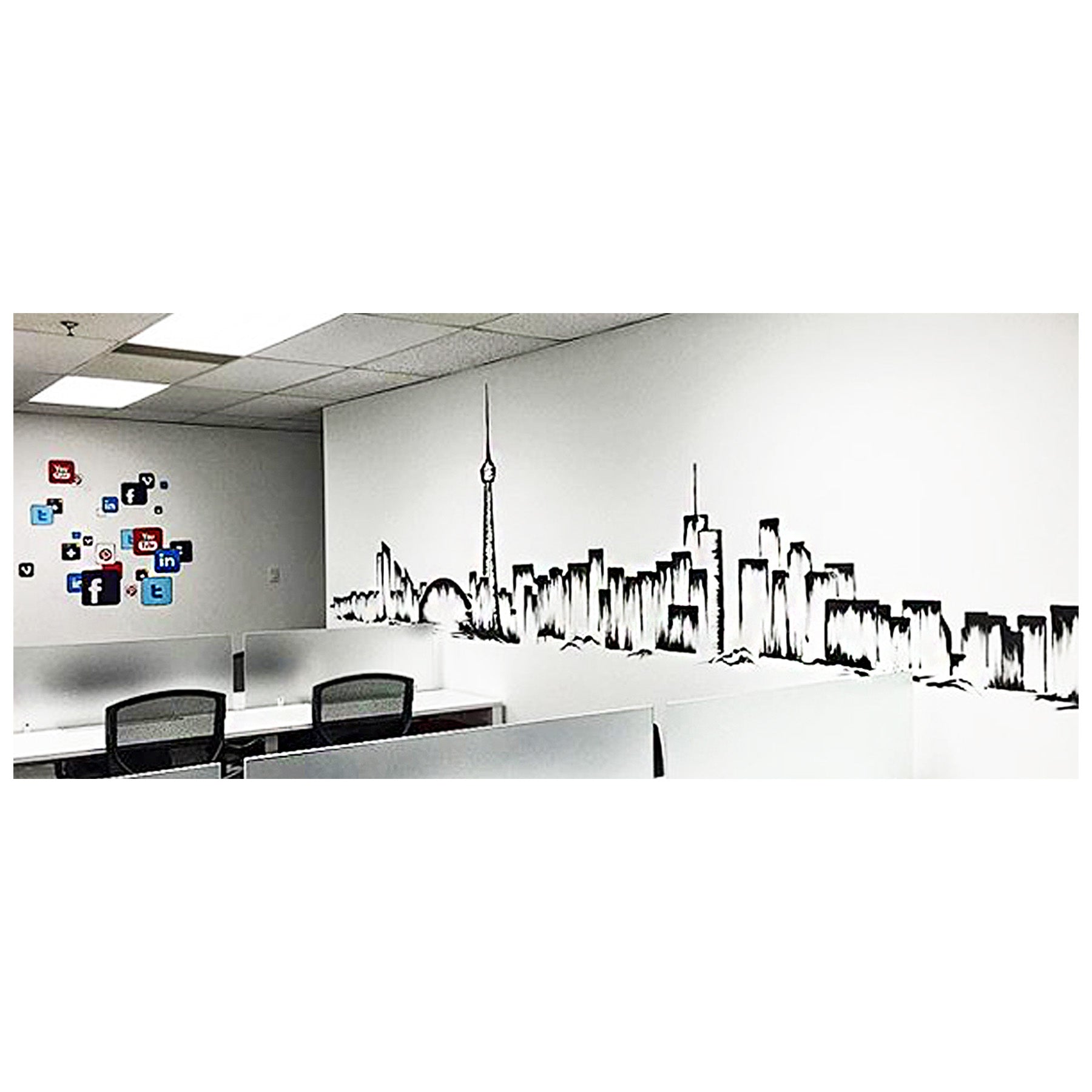 SKYLINE AND SOCIAL MEDIA MURAL